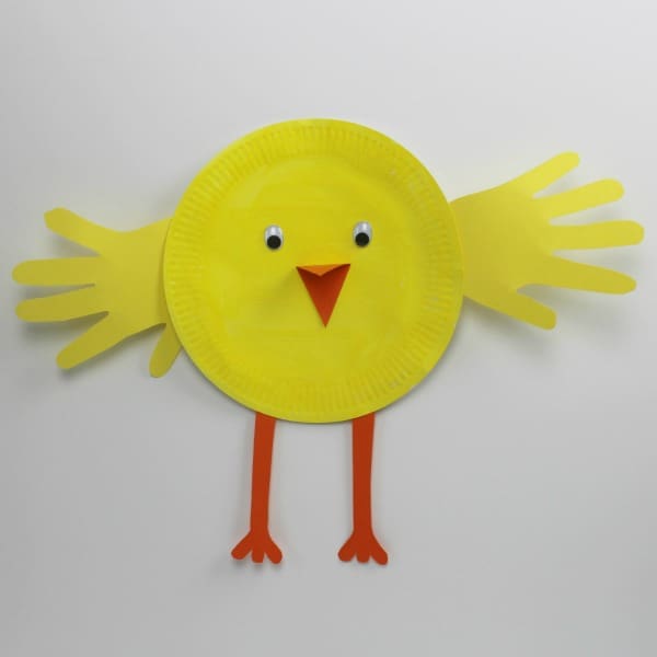 Paper plate hand Print chick, a fab, simple spring or easter craft for kids of all ages. An easy spring craft for kids
