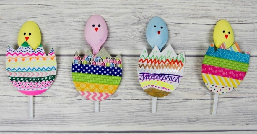 These Pop-up Spoon Chicks are a super fun Spring and Easter crafts for kids.  They are perfect for recycling plastic spoons.  A fun and simple DIY kids craft that is great for celebrating Spring. 