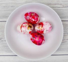 It is so easy to marble eggs with mail varnish. You get an amazing effect and it is totally addictive, perfect for Easter. Beware once you start marbling you will be doing it to everything including cups, vases and plates! A super simple DIY craft that is perfect for tweens.