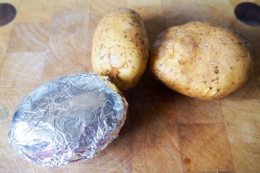 Did you know that you can cook Jacket Potatoes in your crock pot or slow cooker? This has been a midweek meal game changer for me and a fab family friendly meal. 
