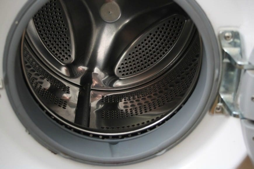 How to clean your washing machine. Do not try to clean your clothes in a dirty machine. Clean machine, means cleaner clothes