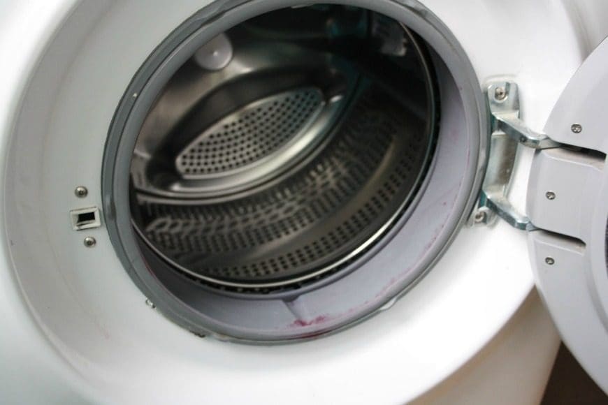 How to clean your washing machine. Do not try to clean your clothes in a dirty machine. Clean machine, means cleaner clothes