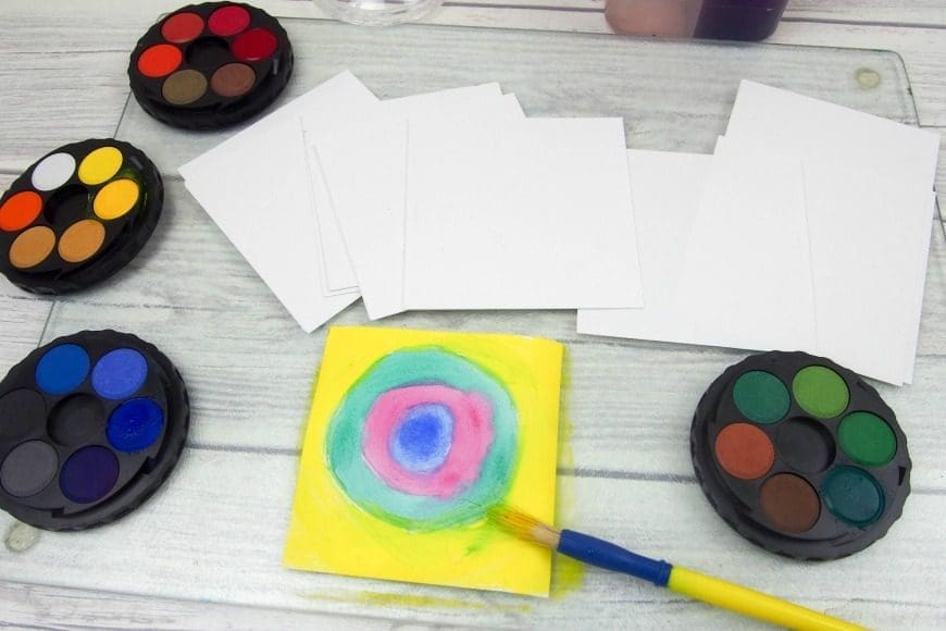 This beautiful piece of collaborative art is inspired by the works of Vasily Kandinsky. It is a fantastic way to introduce children to the work of an artist and a fun craft DIY for all the family. Kandinsky for kids - concentric circles in squares