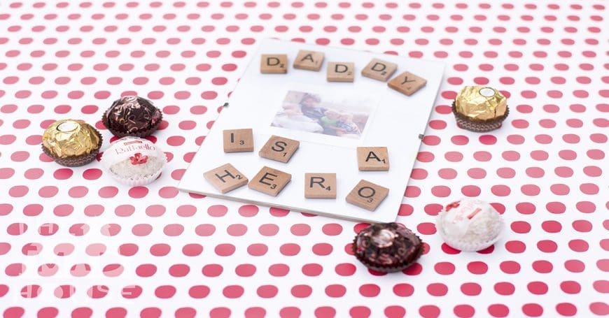 How to make a Pocket Money Photo Frame for Fathers' Day. This adorable DIY craft is perfect for children to make for their Dad's for Fathers' Day or their birthday. It is simple, inexpensive and easy to adapt for children of all ages and abilities. 