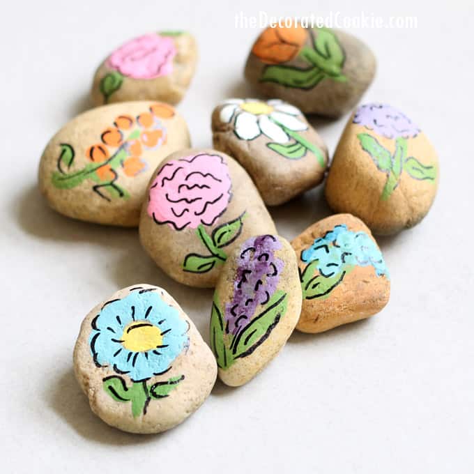 These simple rock painting ideas for kids will inspire your children to turn a stone in to a work of art. A fun DIY craft for all.